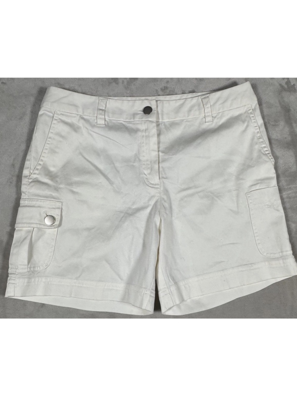 White Petite Sophisticate Stretch
Shorts Size 8 Cotton  ** fits more like a 6.